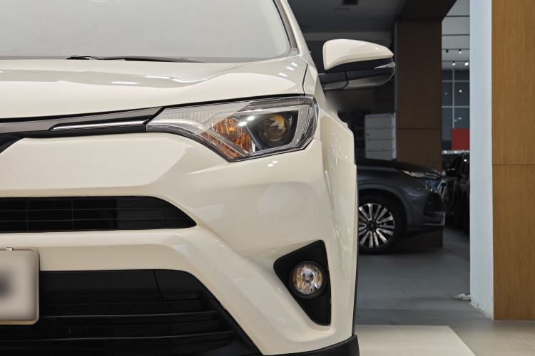 Used Toyota RAV4 2016 2.0L CVT Two-Wheel Drive Urban Edition China V Standard Left Front Headlight