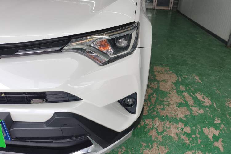 Used Toyota RAV4 2016 2.0L CVT Two-Wheel Drive Comfort Edition China V Standard Left Front Headlight