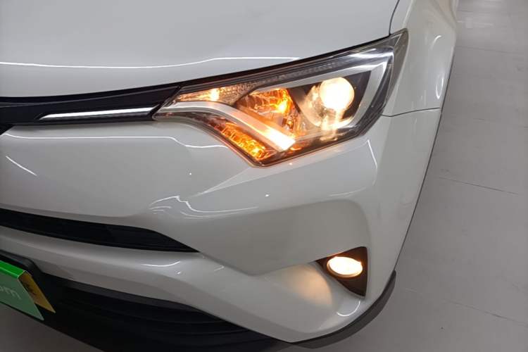 Used Toyota RAV4 2016 2.0L CVT Two-Wheel Drive Urban Edition China V Standard Left Front Headlight