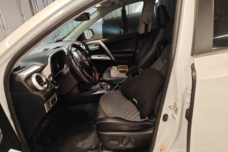 Used Toyota RAV4 2016 2.0L CVT Two-Wheel Drive Smart Edition China V Standard Left Front Seat