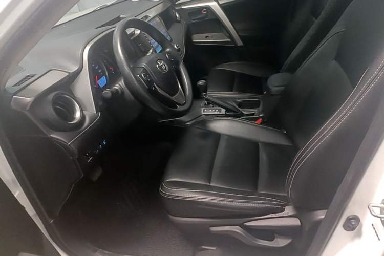 Used Toyota RAV4 2016 2.0L CVT Two-Wheel Drive Fashion Edition China V Standard Left Front Seat