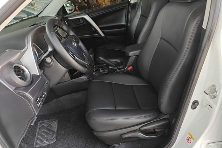 Used Toyota RAV4 2016 2.0L CVT Two-Wheel Drive Fashion Edition China V Standard Left Front Seat