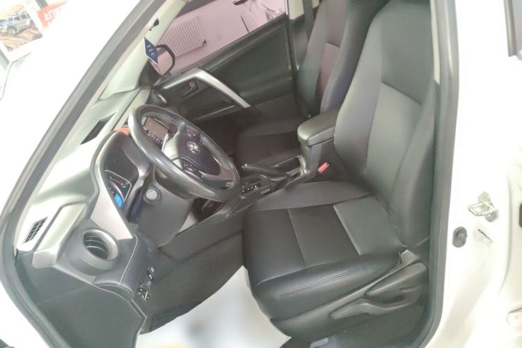 Used Toyota RAV4 2016 2.0L CVT Two-Wheel Drive Fashion Edition China V Standard Left Front Seat