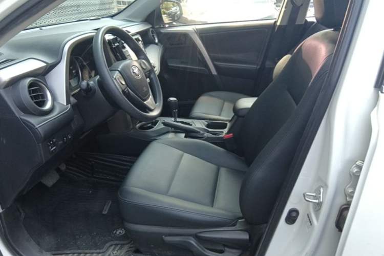 Used Toyota RAV4 2016 2.0L CVT Two-Wheel Drive Fashion Edition China V Standard Left Front Seat