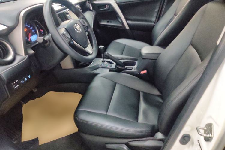 Used Toyota RAV4 2016 2.0L CVT Two-Wheel Drive Fashion Edition China V Standard Left Front Seat