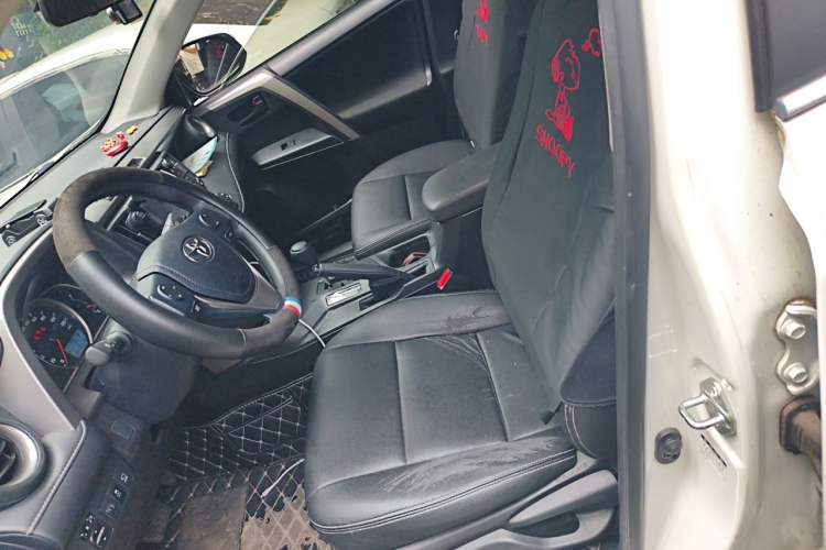 Used Toyota RAV4 2016 2.0L CVT Two-Wheel Drive Fashion Edition China V Standard Left Front Seat