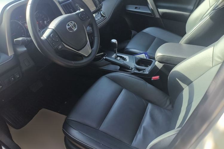 Used Toyota RAV4 2016 2.0L CVT Two-Wheel Drive Smart Edition China V Standard Left Front Seat