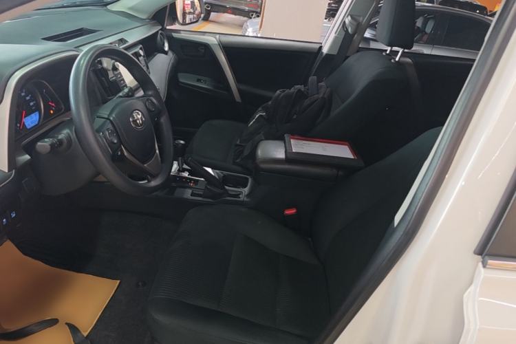 Used Toyota RAV4 2016 2.0L CVT Two-Wheel Drive Fashion Edition China V Standard Left Front Seat