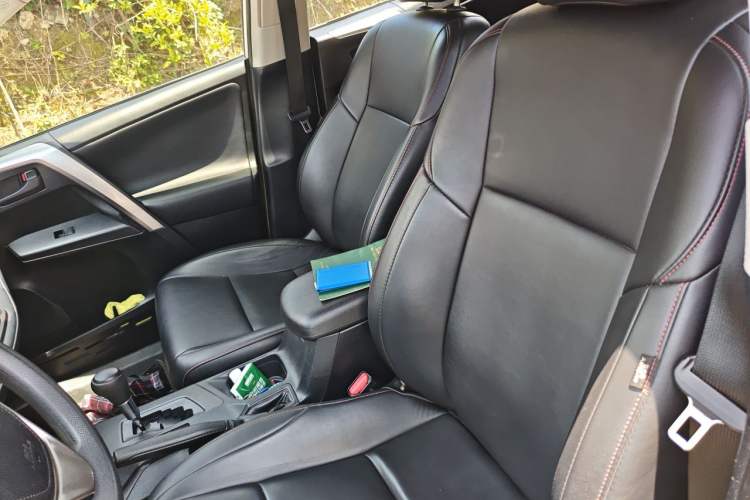 Used Toyota RAV4 2016 2.0L CVT Two-Wheel Drive Fashion Edition China V Standard Left Front Seat