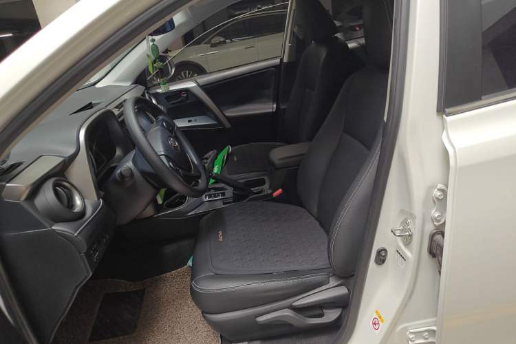 Used Toyota RAV4 2016 2.0L CVT Two-Wheel Drive Fashion Edition China V Standard Left Front Seat