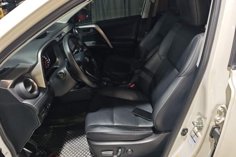 Used Toyota RAV4 2016 2.5L Automatic 4x4 Elite Edition Left Front Seat