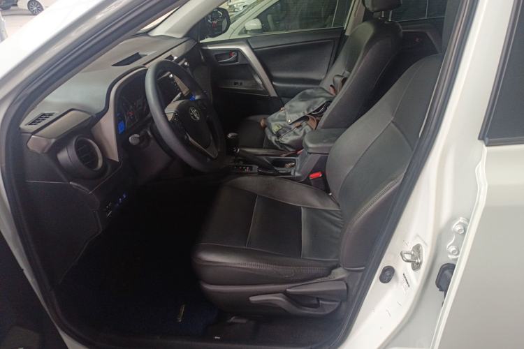 Used Toyota RAV4 2016 2.0L CVT Two-Wheel Drive Fashion Edition China V Standard Left Front Seat