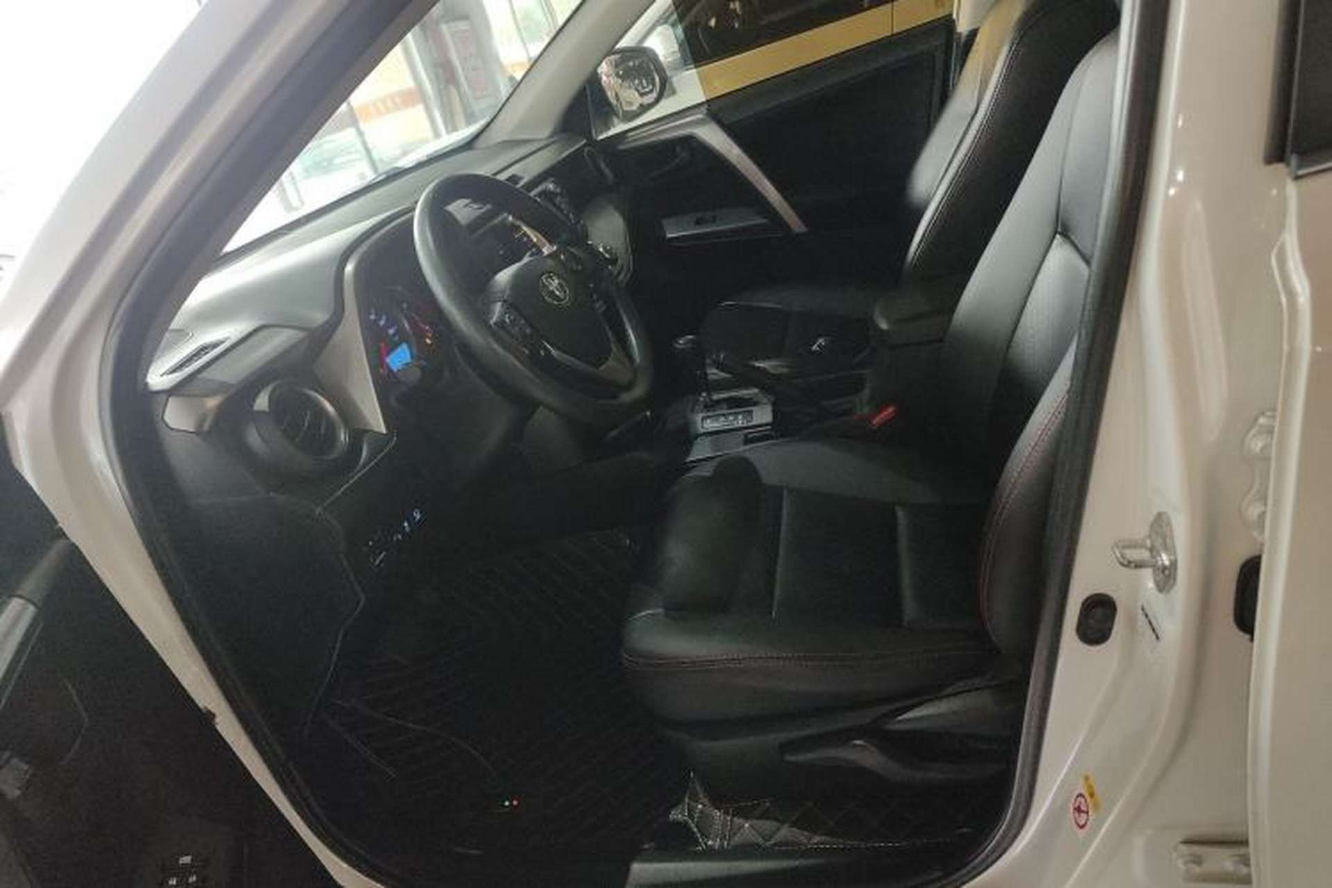 Used Toyota RAV4 2016 2.0L CVT Two-Wheel Drive Comfort Edition China V Standard Left Front Seat