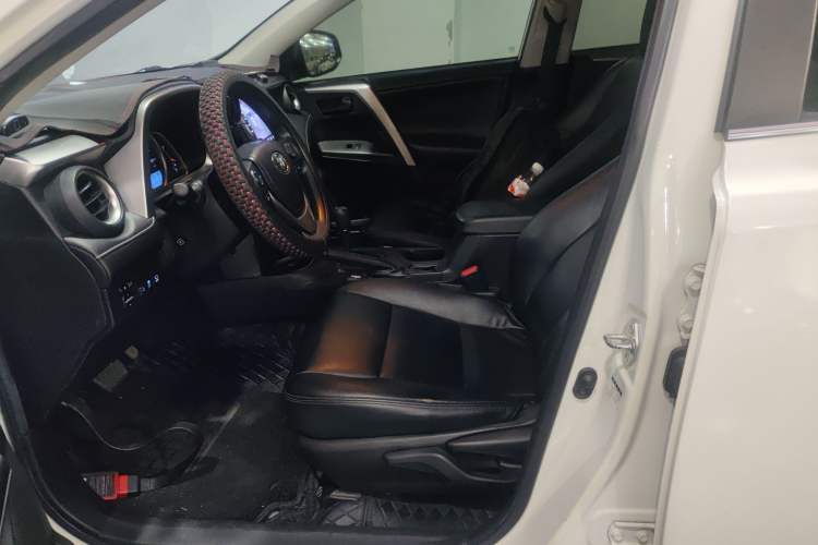 Used Toyota RAV4 2016 2.0L CVT Two-Wheel Drive Fashion Edition China V Standard Left Front Seat