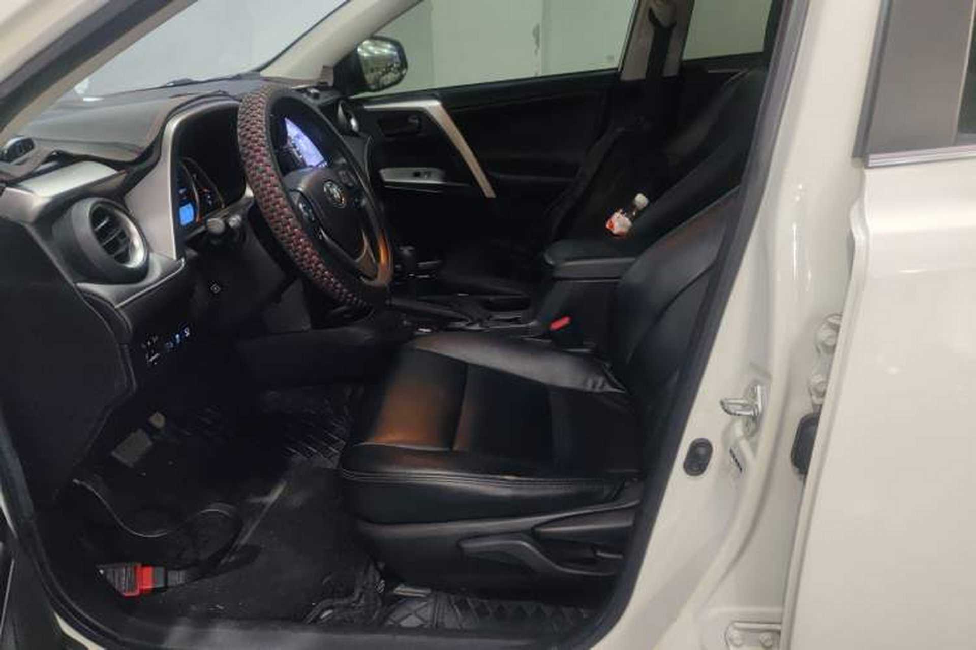 Used Toyota RAV4 2016 2.0L CVT Two-Wheel Drive Fashion Edition China V Standard Left Front Seat