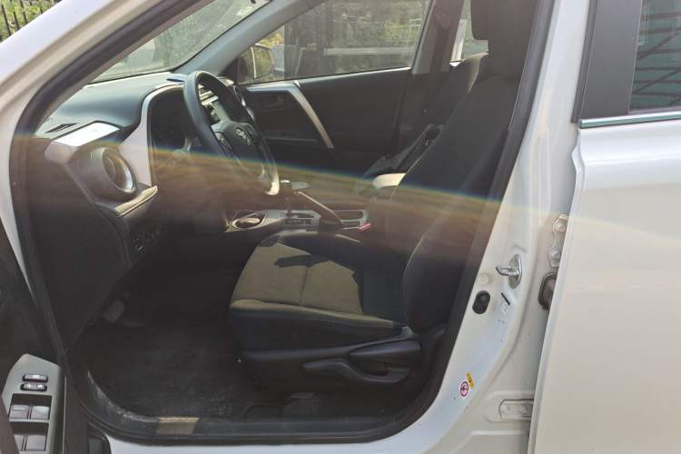 Used Toyota RAV4 2016 2.0L CVT Two-Wheel Drive Fashion Edition China V Standard Left Front Seat