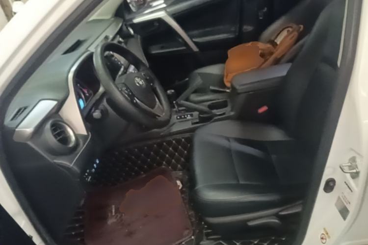 Used Toyota RAV4 2016 2.0L CVT Two-Wheel Drive Fashion Edition China V Standard Left Front Seat