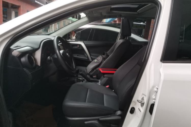 Used Toyota RAV4 2016 2.0L CVT Two-Wheel Drive Fashion Edition China V Standard Left Front Seat