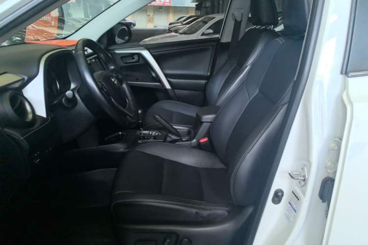 Used Toyota RAV4 2016 2.5L Automatic 4x4 Elite Edition Left Front Seat