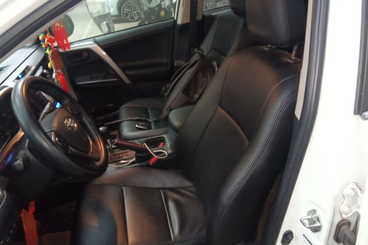Used Toyota RAV4 2016 2.0L CVT Two-Wheel Drive Fashion Edition China V Standard Left Front Seat