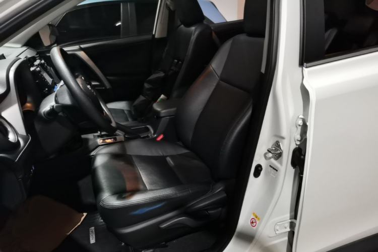 Used Toyota RAV4 2016 2.0L CVT Two-Wheel Drive Fashion Edition China V Standard Left Front Seat