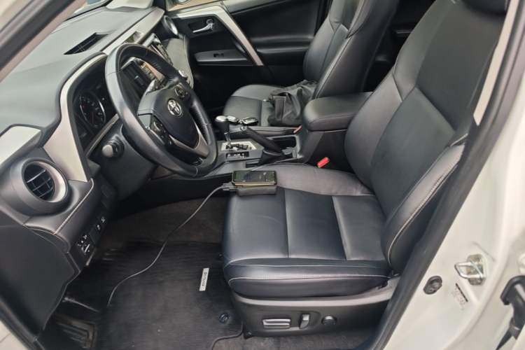 Used Toyota RAV4 2016 2.0L CVT Two-Wheel Drive Smart Edition China V Standard Left Front Seat