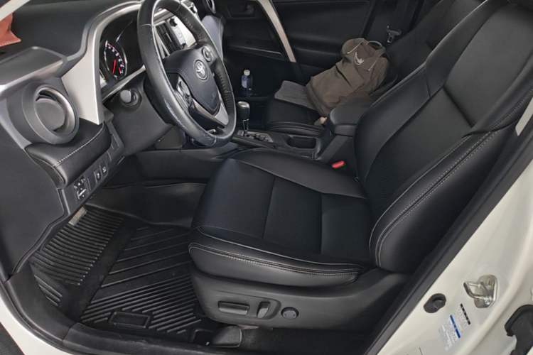 Used Toyota RAV4 2016 2.5L Automatic 4x4 Elite Edition Left Front Seat