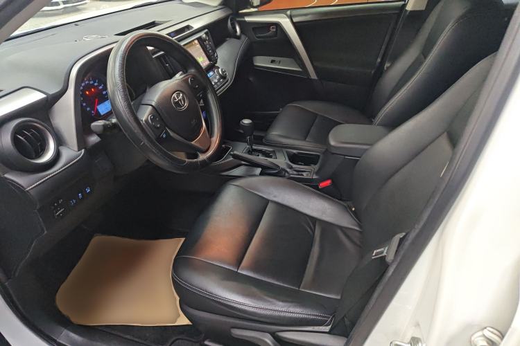 Used Toyota RAV4 2016 2.0L CVT Two-Wheel Drive Fashion Edition China V Standard Left Front Seat