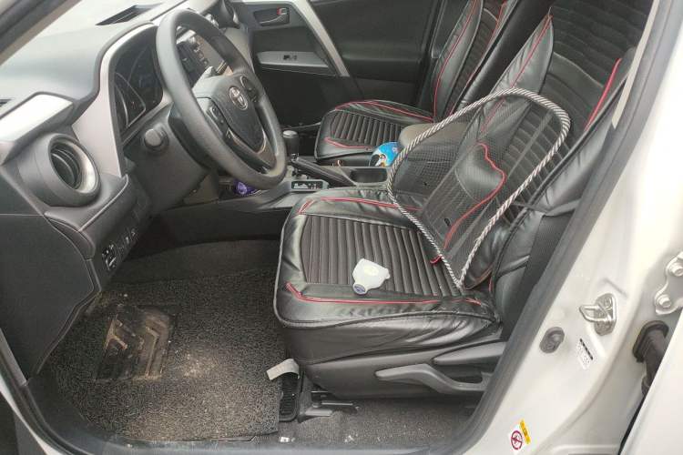 Used Toyota RAV4 2016 2.0L CVT Two-Wheel Drive Fashion Edition China V Standard Left Front Seat