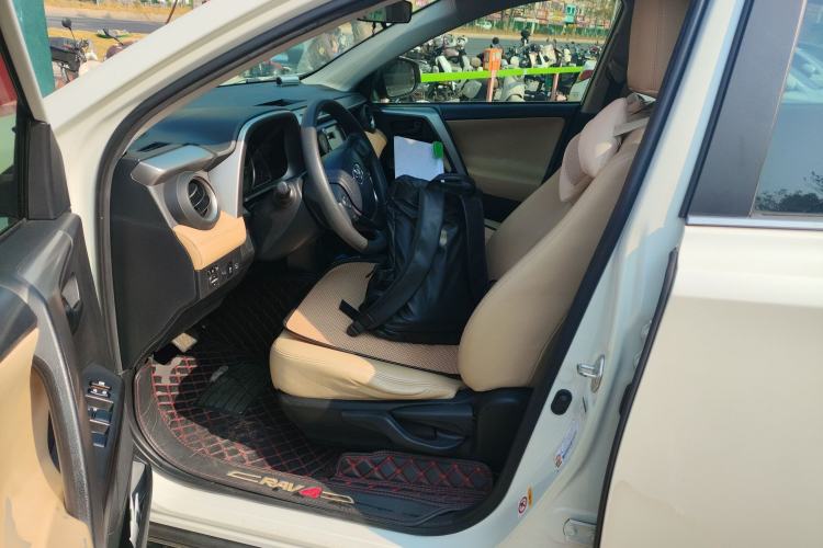 Used Toyota RAV4 2016 2.0L CVT Two-Wheel Drive Fashion Edition China V Standard Left Front Seat
