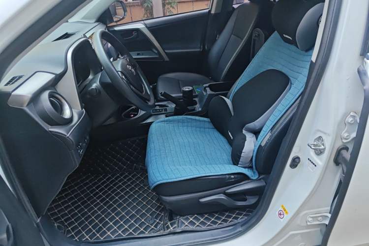 Used Toyota RAV4 2016 2.0L CVT Two-Wheel Drive Fashion Edition China V Standard Left Front Seat