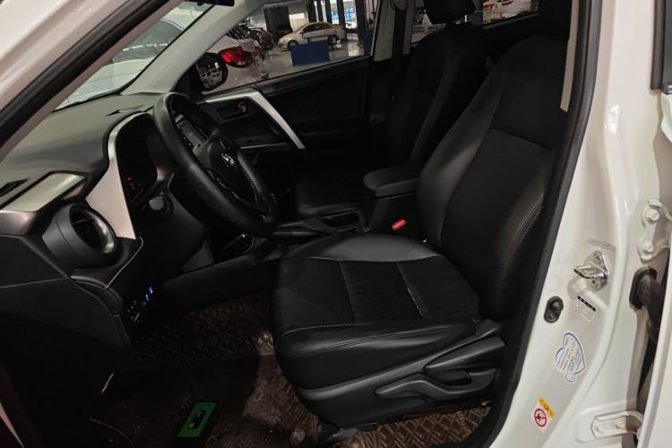 Used Toyota RAV4 2016 2.0L CVT Two-Wheel Drive Fashion Edition China V Standard Left Front Seat