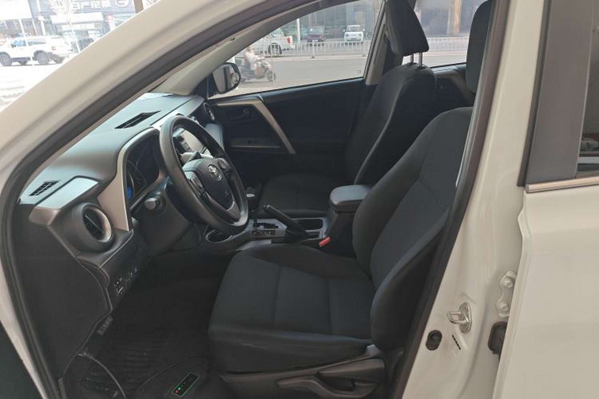 Used Toyota RAV4 2016 2.0L CVT Two-Wheel Drive Comfort Edition China V Standard Left Front Seat