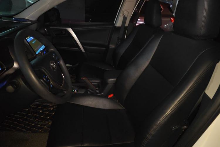 Used Toyota RAV4 2016 2.0L CVT Two-Wheel Drive Fashion Edition China V Standard Left Front Seat