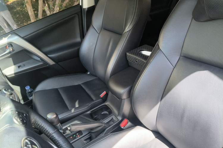 Used Toyota RAV4 2016 2.0L CVT Two-Wheel Drive Smart Edition China V Standard Left Front Seat