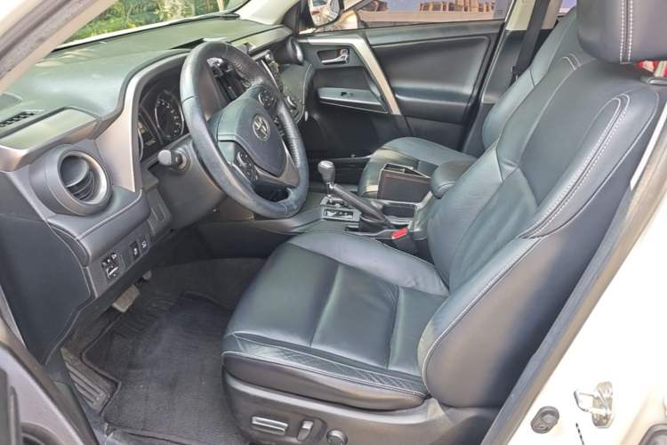 Used Toyota RAV4 2016 2.0L CVT Two-Wheel Drive Smart Edition China V Standard Left Front Seat