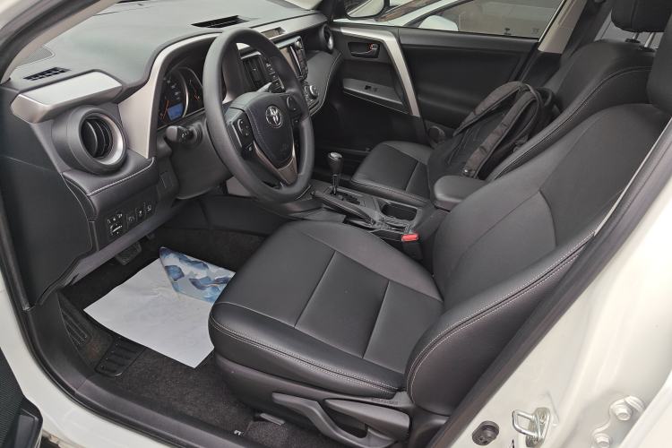 Used Toyota RAV4 2016 2.0L CVT Two-Wheel Drive Fashion Edition China V Standard Left Front Seat