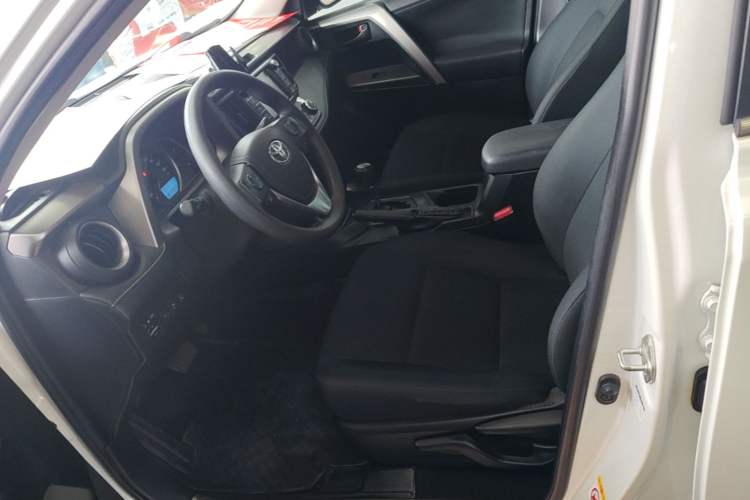 Used Toyota RAV4 2016 2.0L CVT Two-Wheel Drive Fashion Edition China V Standard Left Front Seat