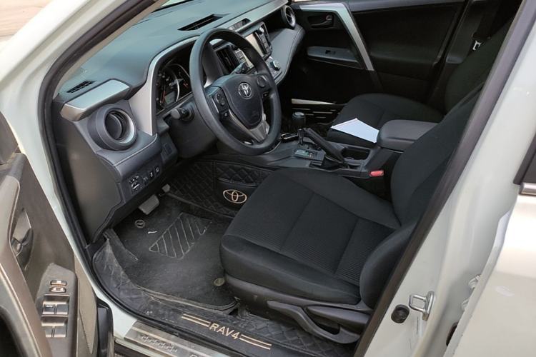 Used Toyota RAV4 2016 2.0L CVT Two-Wheel Drive Fashion Edition China V Standard Left Front Seat