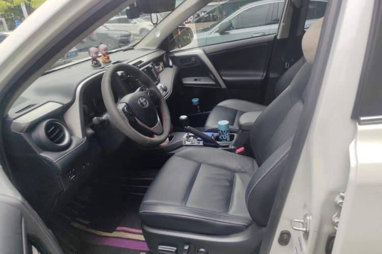 Used Toyota RAV4 2016 2.5L Automatic 4x4 Elite Edition Left Front Seat