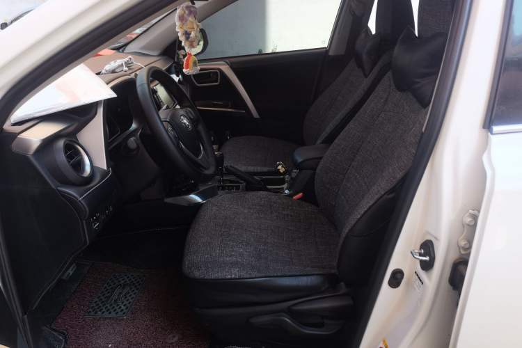 Used Toyota RAV4 2016 2.0L CVT Two-Wheel Drive Fashion Edition China V Standard Left Front Seat
