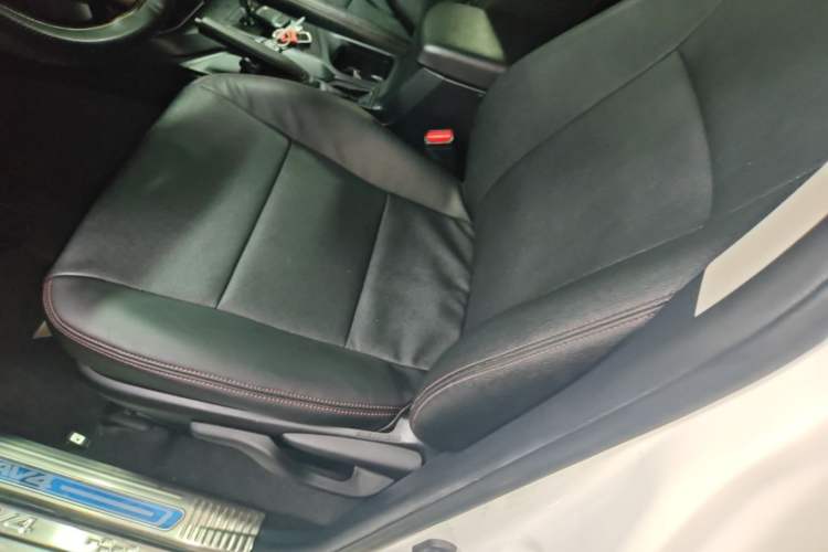 Used Toyota RAV4 2016 2.0L CVT Two-Wheel Drive Fashion Edition China V Standard Left Front Seat