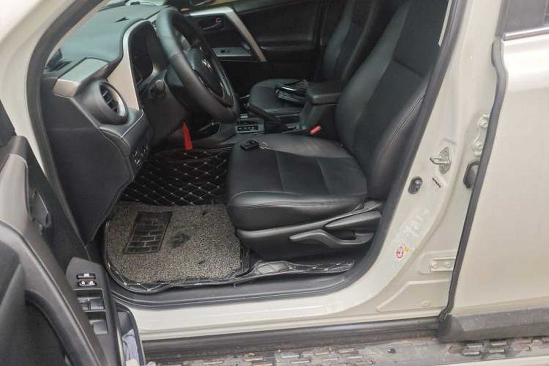 Used Toyota RAV4 2016 2.0L CVT Two-Wheel Drive Fashion Edition China V Standard Left Front Seat