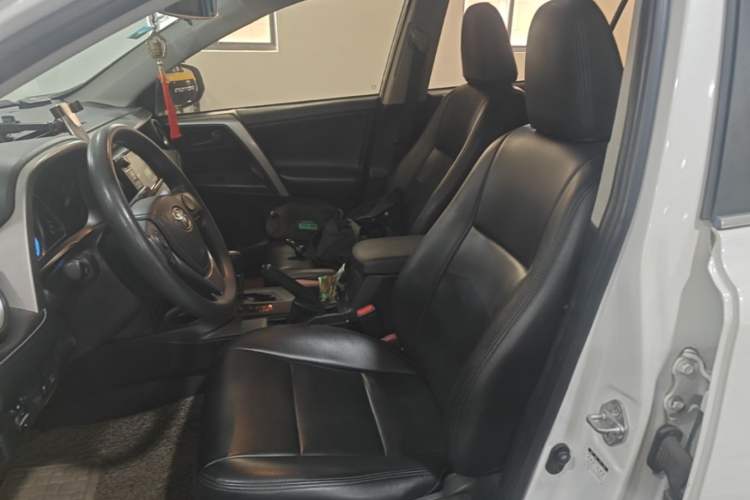 Used Toyota RAV4 2016 2.0L CVT Two-Wheel Drive Fashion Edition China V Standard Left Front Seat