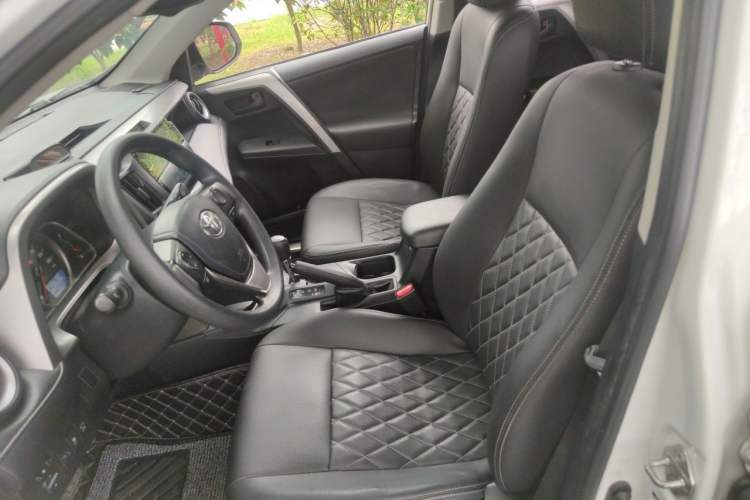 Used Toyota RAV4 2016 2.0L CVT Two-Wheel Drive Fashion Edition China V Standard Left Front Seat