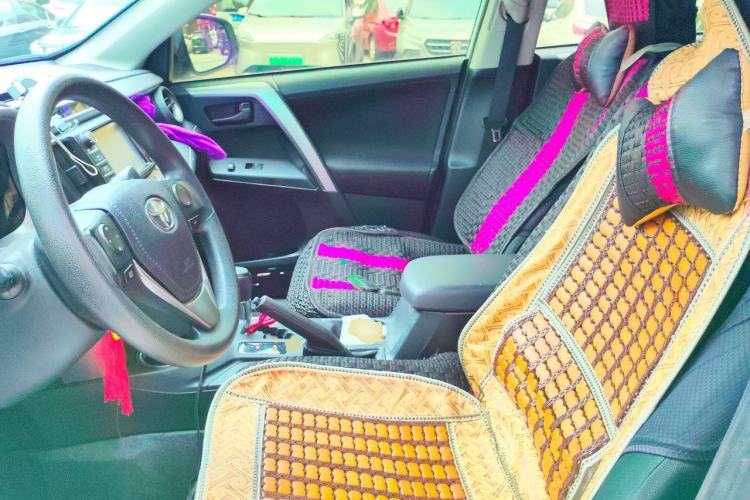 Used Toyota RAV4 2016 2.0L CVT Two-Wheel Drive Fashion Edition China V Standard Left Front Seat
