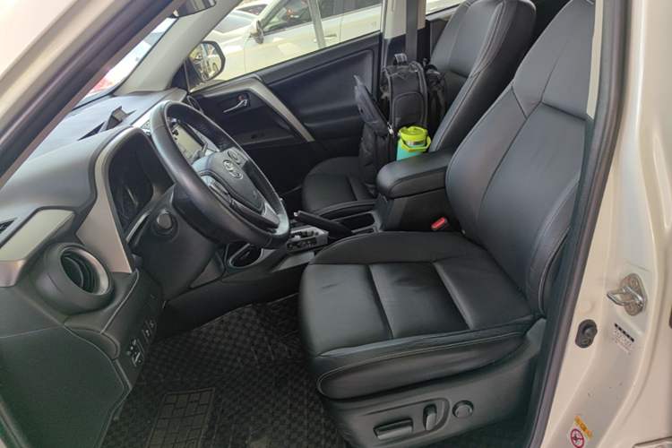 Used Toyota RAV4 2016 2.0L CVT Two-Wheel Drive Smart Edition China V Standard Left Front Seat