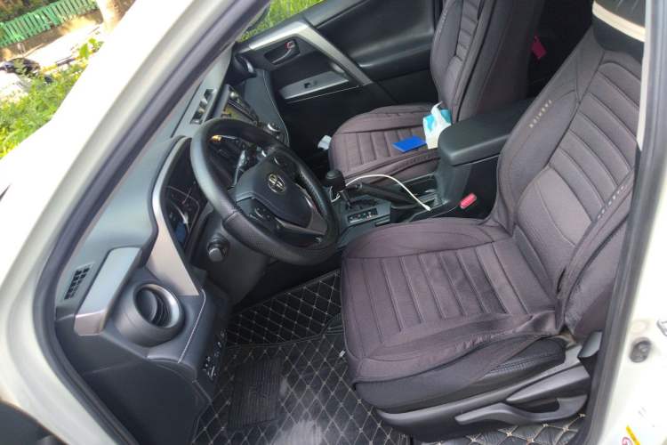 Used Toyota RAV4 2016 2.0L CVT Two-Wheel Drive Fashion Edition China V Standard Left Front Seat