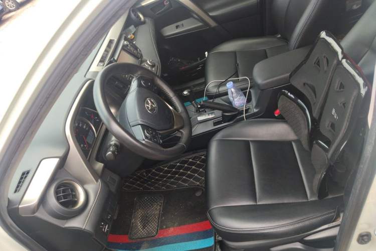 Used Toyota RAV4 2016 2.0L CVT Two-Wheel Drive Fashion Edition China V Standard Left Front Seat
