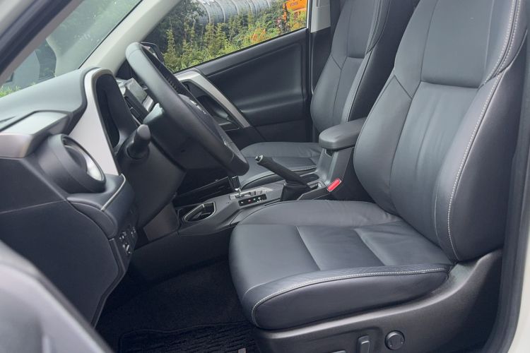 Used Toyota RAV4 2016 2.5L Automatic 4x4 Elite Edition Left Front Seat